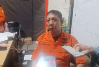 Kepala Kantor SAR Surabaya, Nanang Sigit, di Ponpes Al-Khoziny, Selasa (30/9/2025)  Foto: Farusma Okta Verdian/kumparan
