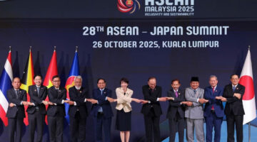 Sejumlah pemimpin negara menghadiri KTT ASEAN ke-47 dan KTT Terkait di Kuala Lumpur, Malaysia, Minggu (26/10/2025). Foto: Chalinee Thirasupa/REUTERS
