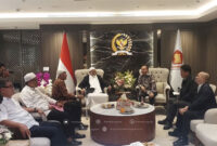 Wakil Ketua Umum DPR RI Sufmi Dasco Ahmad Tokoh Ulama Abu Bakar Ba'asyir beserta beberapa tokoh lainnya, di ruang pimpinan Gedung Nusantara III Senayan Jakarta. Foto: Instagram/ @sufmi_dasco
