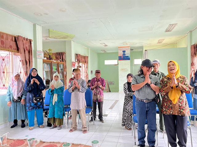 Peserta Sekolah Lanjutan Usia di Koto Panjang, Kota Padang Panjang.