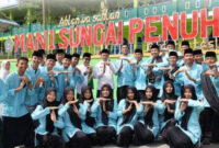 Bapak walikota berfoto bersama siswa MAN 1 Sungai Penuh
foto. dok: istimewa
