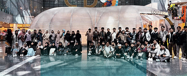 Lulusan  MAN/PK Padang Panjang ketika dilepas untuk kuliah di sejumlah universitas terkemuka di Timur Tengah.