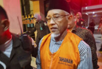 Kejaksaan Negeri Sleman menahan eks Bupati Sleman Sri Purnomo yang sebelumnya telah ditetapkan sebagai tersangka kasus korupsi Dana Hibah Pariwisata, Selasa (28/10/2025). Foto: Dok. Kejati DIY
