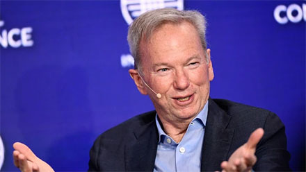 Eric Schmidt, mantan CEO Google. Foto: Patrick T. Fallon / AFP
