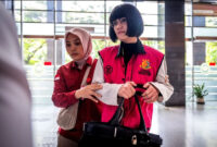 Pengacara sekaligus tersangka kasus dugaan perintangan penanganan perkara Marcella Santoso menuju sidang suap majelis hakim atas vonis lepas (ontslag) dalam kasus korupsi terkait ekspor CPO di Pengadilan Tipikor, Jakarta Rabu (10/9/2025). Foto: Bayu Pratama S/ANTARA FOTO