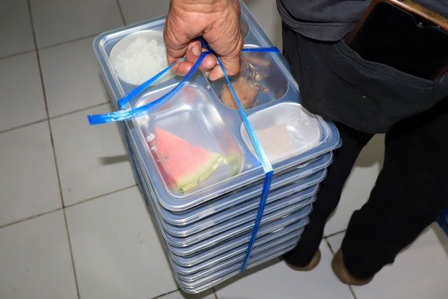 Ilustrasi paket makanan MBG. Foto: Shutterstock