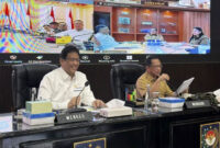 Menteri Keuangan Purbaya Yudhi Sadewa dan Mendagri Tito Karnavian rapat koordinasi pengendalian inflasi daerah di kantor Kemendagri, Jakarta, Senin (20/10/2025). Foto: Abid Raihan/kumparan