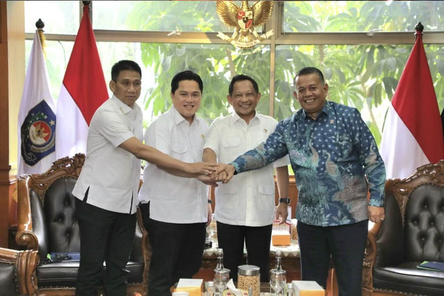 Mendagri Muhammad Tito Karnavian menerima kunjungan Menpora Erick Thohir di Kantor Pusat Kemendagri, Jakarta, Rabu (29/10/2025). Foto: Dok. Kemendagri