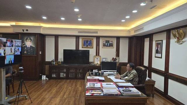 Menteri Hukum, Supratman Andi Agtas dalam pertemuan dengan seluruh duta besar dan perwakilan Republik Indonesia di luar negeri secara daring, Selasa (14/10/2025). Foto: Dok. Kemenkum
