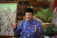 Mensos Saifullah Yusuf (Gus Ipul) membahas capaian satu tahun pemerintahan Presiden Prabowo Subianto dalam bidang kesejahteraan sosial di Jakarta, Jumat (17/10/2025). Foto: Kemensos RI
