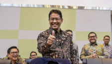 Menteri Keuangan Purbaya Yudhi Sadewa bersiap mengikuti rapat kerja dengan Badan Anggaran (Banggar) DPR di Kompleks Parlemen, Senayan, Jakarta, Kamis (18/9/2025). Foto: Dhemas Reviyanto/ANTARA FOTO
