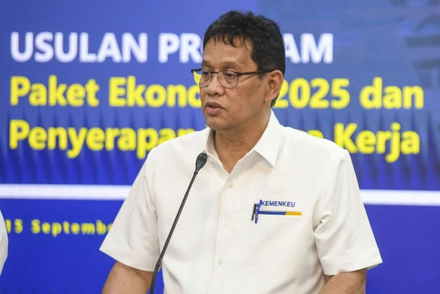 Menkeu Purbaya Yudhi Sadewa memberikan keterangan terkait program paket ekonomi usai rapat koorddinasi dengan Presiden Prabowo Subianto di Kantor Kepresidenan, Jakarta, Senin (15/9/2025).  Foto: Muhammad Adimaja/ANTARA FOTO
