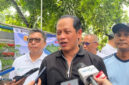 Menteri Lingkungan Hidup Hanif Faisol Nurofiq di Kantor Kementerian Lingkungan Hidup, Jatinegara, Jakarta Timur, Sabtu (27/9).  Foto: Nasywa Athifah/kumparan
