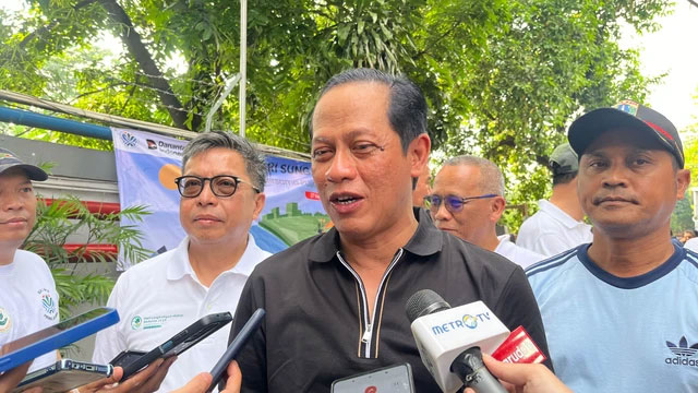 Menteri Lingkungan Hidup Hanif Faisol Nurofiq di Kantor Kementerian Lingkungan Hidup, Jatinegara, Jakarta Timur, Sabtu (27/9).  Foto: Nasywa Athifah/kumparan