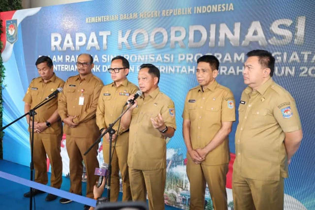 Mendagri Tito Karnavian usai membuka Rapat Koordinasi (Rakor) Sinkronisasi Program dan Kegiatan Kementerian/Lembaga Pemerintah Non-Kementerian dengan Pemerintah Daerah (Pemda) Tahun 2025. Foto: Kemendagri RI