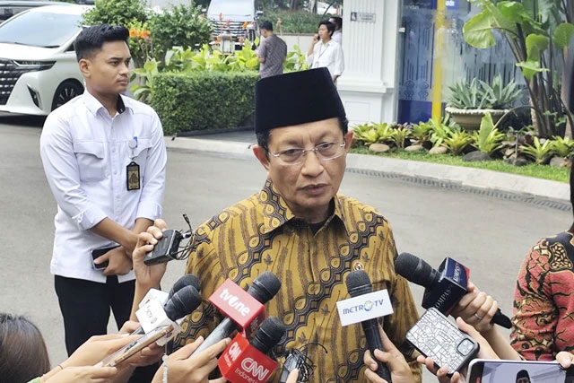Menteri Agama Nazaruddin Umar menjawab pertanyaan wartawan saat tiba di Istana Negara, Jakarta, Senin (20/10/2025). Foto: Luthfi Humam/kumparan
