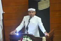 Gubernur Jawa Barat Dedi Mulyadi memberikan sambutan saat menghadiri Rapat Paripurna HUT ke-498 Indramayu di Gedung DPRD Indramayu, Selasa (7/10/2025). Foto: kumparan