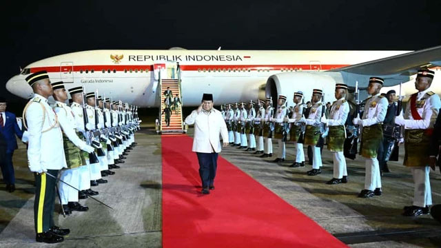 Presiden Prabowo Subianto tiba di Malaysia, Sabtu(25/10). Foto: Dok. Kris - Biro Pers Sekretariat Presiden