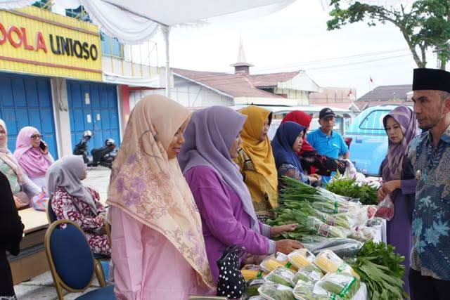 Stand Gerakan Pangan Murah di Kota Padang  Panjang, Sumbar.