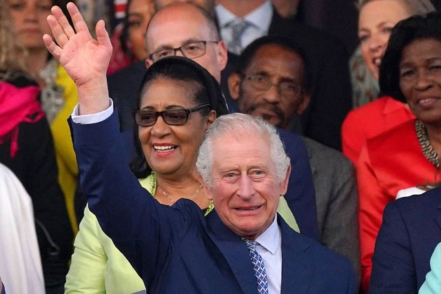 Raja Charles III Inggris saat menghadiri Coronation Concert di Windsor Castle di Windsor, barat London, Minggu (7/5/2023). Foto: Leon Neal/POOL/AFP