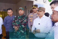 Walikota Hendri Arnis dan pengelola dapur MBG.