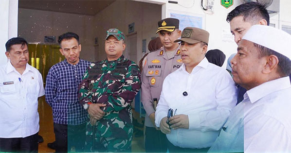 Walikota Hendri Arnis dan pengelola dapur MBG.