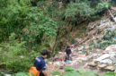 Lokasi potongan tubuh bayi ditemukan di pinggir Ngarai Sianok.  Foto: Dok. Polsek Kota Bukuttinggi