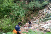 Lokasi potongan tubuh bayi ditemukan di pinggir Ngarai Sianok.  Foto: Dok. Polsek Kota Bukuttinggi