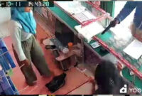 Pria yang diduga membawa pistol merampas ponsel di konter ponsel di wilayah Kemantren Wirobrajan, Kota Yogyakarta. Foto: Dok. Prista Aprilia