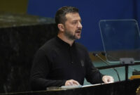 Presiden Ukraina Volodymyr Zelenskyy berpidato pada sesi ke-79 Majelis Umum Perserikatan Bangsa-Bangsa, 25 September 2024, di markas besar PBB. Foto: Julia Demaree Nikhinson/AP