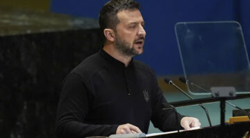 Presiden Ukraina Volodymyr Zelenskyy berpidato pada sesi ke-79 Majelis Umum Perserikatan Bangsa-Bangsa, 25 September 2024, di markas besar PBB. Foto: Julia Demaree Nikhinson/AP