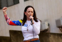 Pemimpin oposisi Venezuela, Maria Corina Machado berpidato di hadapan para pendukungnya dalam sebuah protes menjelang pelantikan Presiden Nicolas Maduro untuk masa jabatan ketiganya di Caracas, Venezuela, pada 9 Januari 2025. Foto: Leonardo Fernandez Viloria/REUTERS
