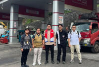 Perwakilan Pertamina Patra Niaga Sulawesi dan BPH Migas, berfoto bersama di depan SPBU di Kota Manado. (foto: istimewa)