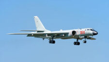 Pesawat pengebom H-6K China. Foto: Shutterstock