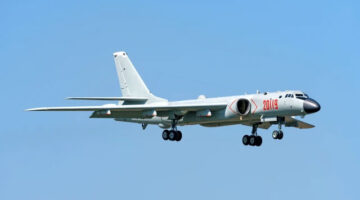 Pesawat pengebom H-6K China. Foto: Shutterstock