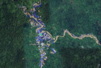 Tangkapan layar dari Google Maps yang menunjukkan ratusan tenda biru di kaki Gunung Halimun, Jawa Barat, Minggu (26/10/2025). Foto: Google Maps
