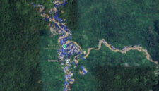 Tangkapan layar dari Google Maps yang menunjukkan ratusan tenda biru di kaki Gunung Halimun, Jawa Barat, Minggu (26/10/2025). Foto: Google Maps