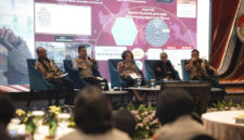 Kiri ke kanan: Junus Simangunsong, Brigjen Pol Langgeng Purnomo, Meutia Hatta, Anhar Gonggong, Supardi Hamid di Artotel Suites Mangkuluhur, Jakarta (15/10/2025). Foto: Humas Polri
