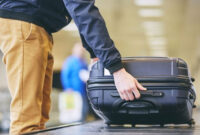 Ilustrasi packing dengan koper. Foto: Shutter Stock
