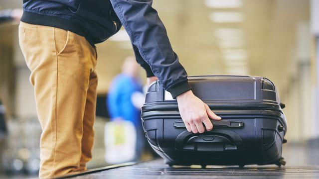Ilustrasi packing dengan koper. Foto: Shutter Stock

