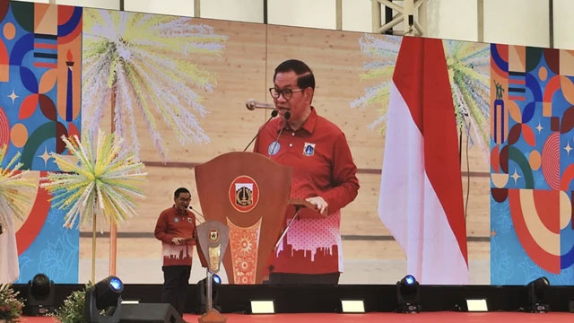 Gubernur Jakarta Pramono Anung menyampaikan sambutan saat menghadiri acara Gelora Ibu Bisa (Temu Kader PKK) Tingkat Provinsi DKI Jakarta di Jakarta Internasional Velodrome, Jakarta, Kamis (23/10/2025). Foto: Luthfi Humam/kumparan