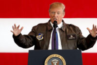 Trump berpidato di depan personel militer AS.  Foto: REUTERS/Toru Hanai