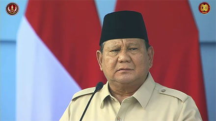 Presiden Prabowo memberikan pidato dalam peringatan Hari Ulang Tahun (HUT) ke-80 Tentara Nasional Indonesia (TNI) di Lapangan Silang Monumen Nasional (Monas), Jakarta Pusat, Minggu (5/10/2025). Foto: YouTube/ Puspen TNI  
