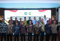 Rakor Wamendagri dan Pemprov Riau di Kantor Gubernur Riau, Kota Pekanbaru, Kamis (16/10) Foto: Dok. Kemendagri