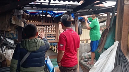 Rumah warga yang rusak diterjang angin kencang di wilayah Bojongsoang, Kabupaten Bandung, Minggu (5/10/2025). Foto: BPBD Jabar
