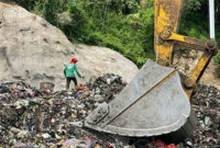 Proses penimbunan sampah di zona transisi TPA Regional Piyungan. Foto: Arif UT/Pandangan Jogja
