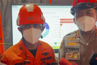 Direktur Operasi pencarian dan Pertolongan Basarnas RI selaku SMC, Laksamana Pertama TNI Yudhi Bramantyo (kiri) dan Kapolres Sidoarjo, Kombes Pol. Christian Tobing (kanan) saat di posko asrama putri Ponpes Al-Khoziny, Sidoarjo, Jumat (3/10/2026). Foto: Farusma Okta Verdian/kumparan
