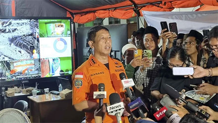 Kepala Kantor SAR Surabaya, Nanang Sigit di posko asrama putri Ponpes Al-Khoziny, Kecamatan Buduran, Sidoarjo, Jumat (3/10/2025). Foto: Farusma Okta Verdian/kumparan
