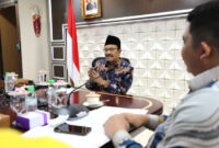 Menteri Sosial Saifullah Yusuf (Gus Ipul) saat menerima audiensi Bupati Bintan Roby Kurniawan bersama jajaran Pemerintah Kabupaten Bintan di Ruang Rapat Menteri, Gedung Kementerian Sosial, Jakarta Pusat, Kamis (16/10/2025). Foto: Kemensos RI