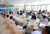 Wakil Menteri Sosial Agus Jabo Priyono saat menerima audiensi sejumlah kepala daerah di Kantor Kemensos, Jakarta, Senin (13/10/2025). Foto: Kemensos RI
